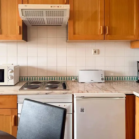 T0 - Gale Apartment *